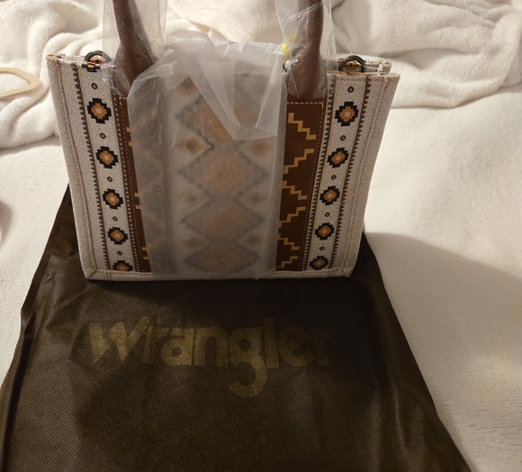 Wrangler Handbags - Wrangler Tan and Cream Women's Tote